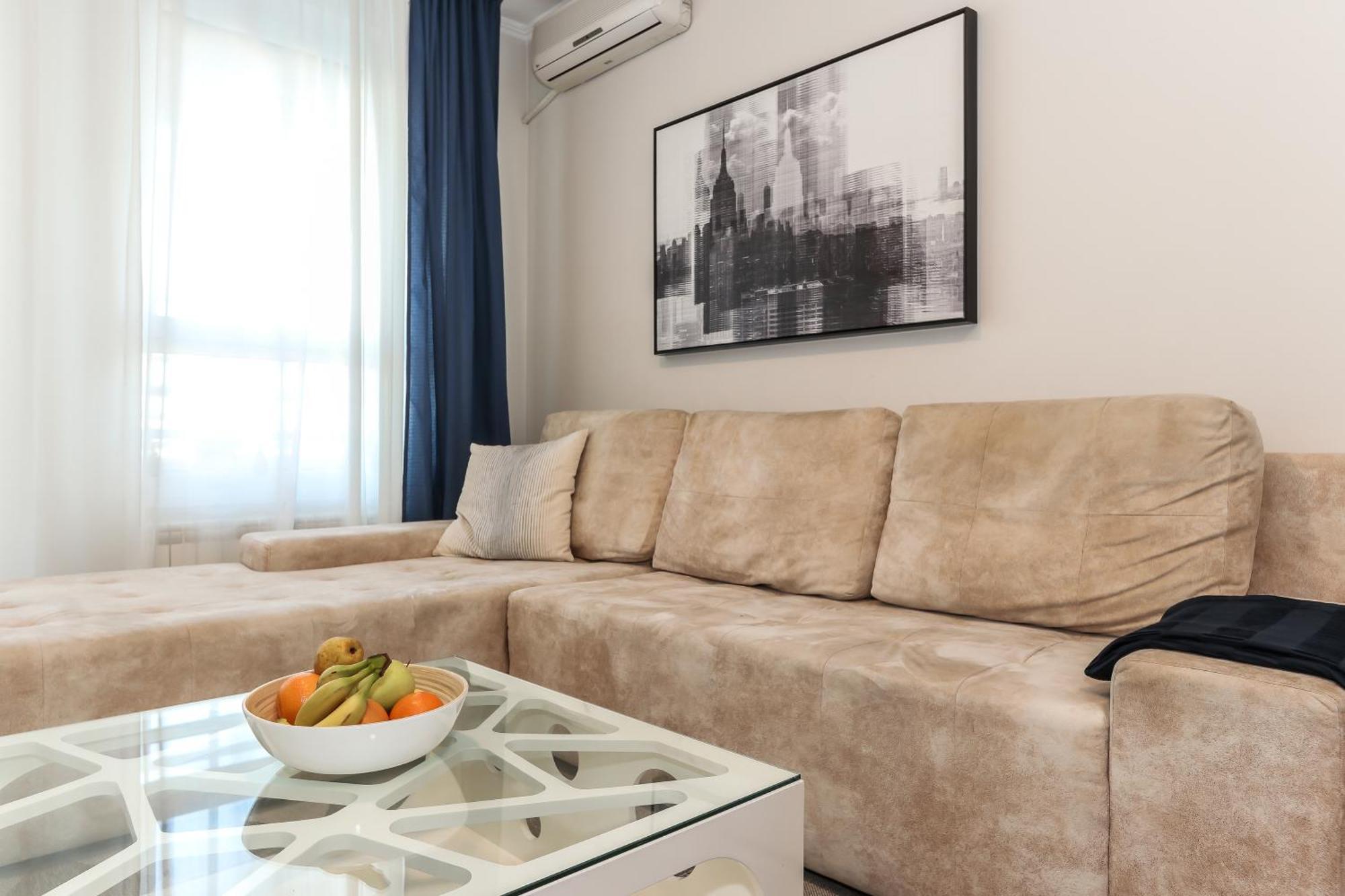 New Belgrade Apartments, Parking 5 Eur Per Day Bilik gambar