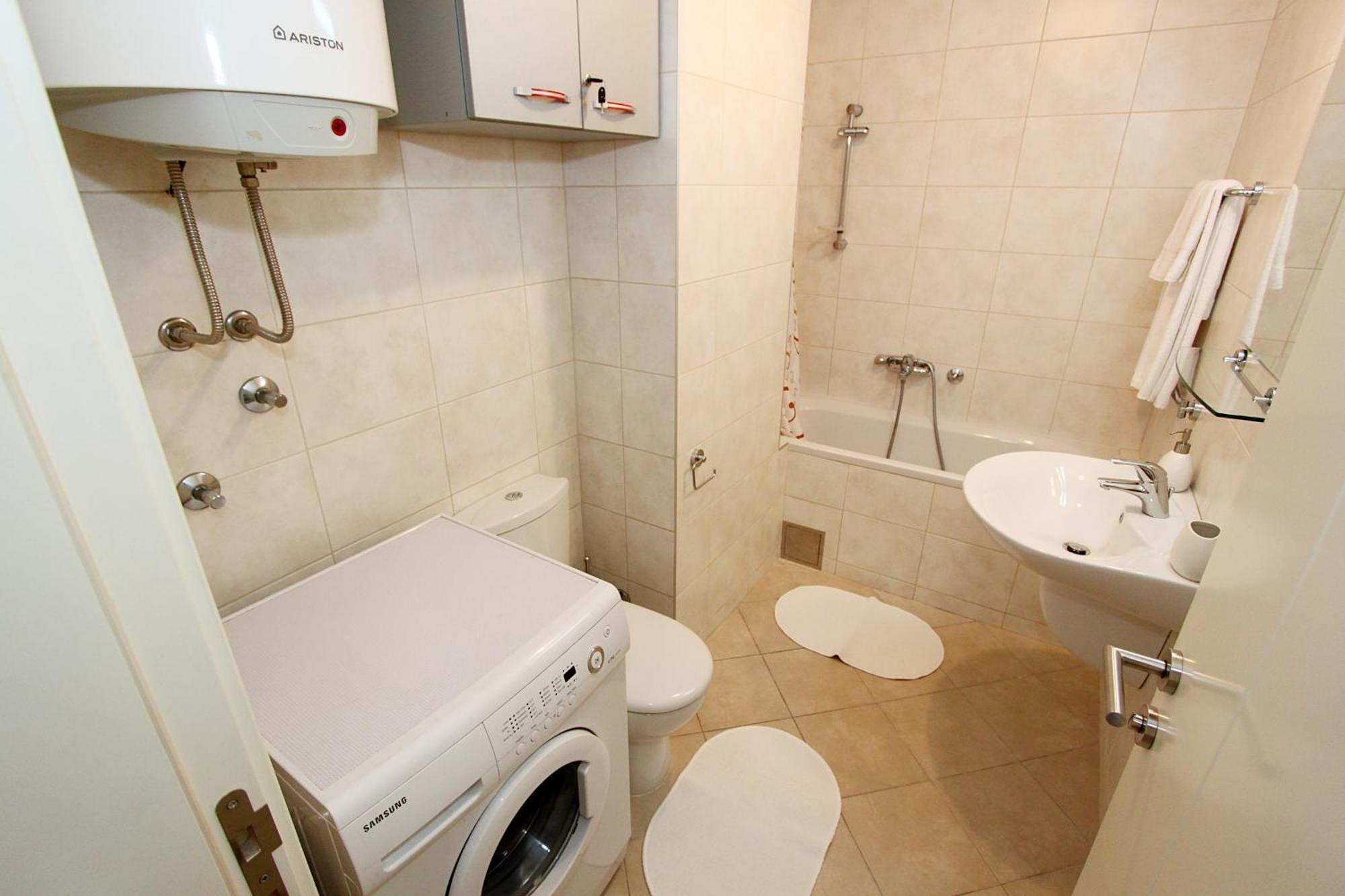New Belgrade Apartments, Parking 5 Eur Per Day Bilik gambar