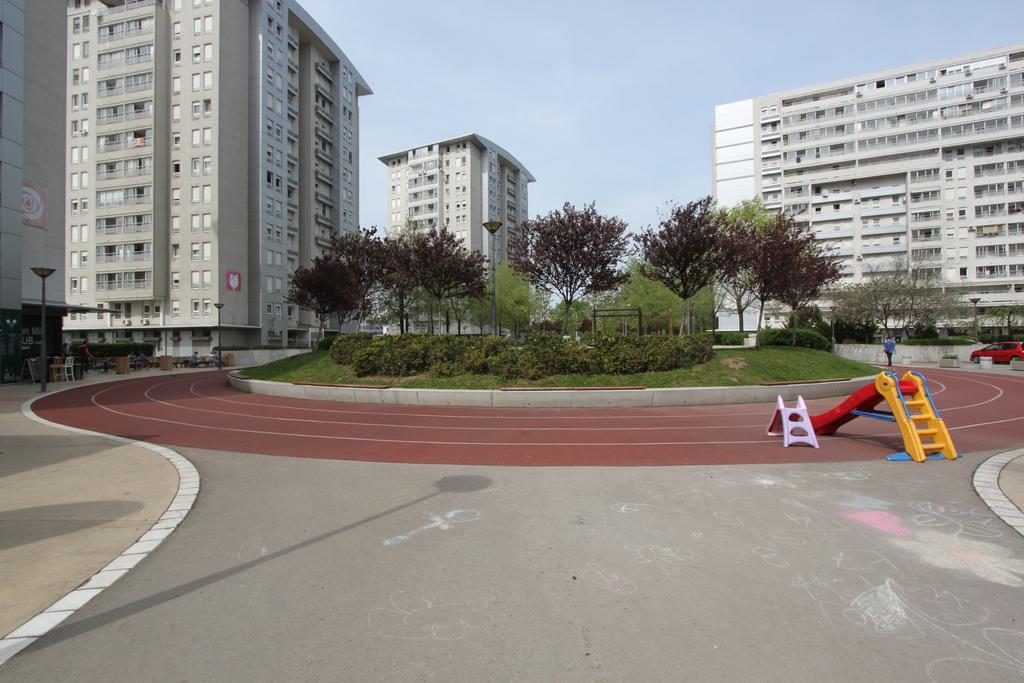 New Belgrade Apartments, Parking 5 Eur Per Day Luaran gambar