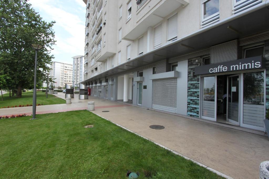 New Belgrade Apartments, Parking 5 Eur Per Day Bilik gambar