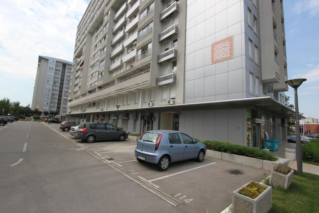 New Belgrade Apartments, Parking 5 Eur Per Day Bilik gambar