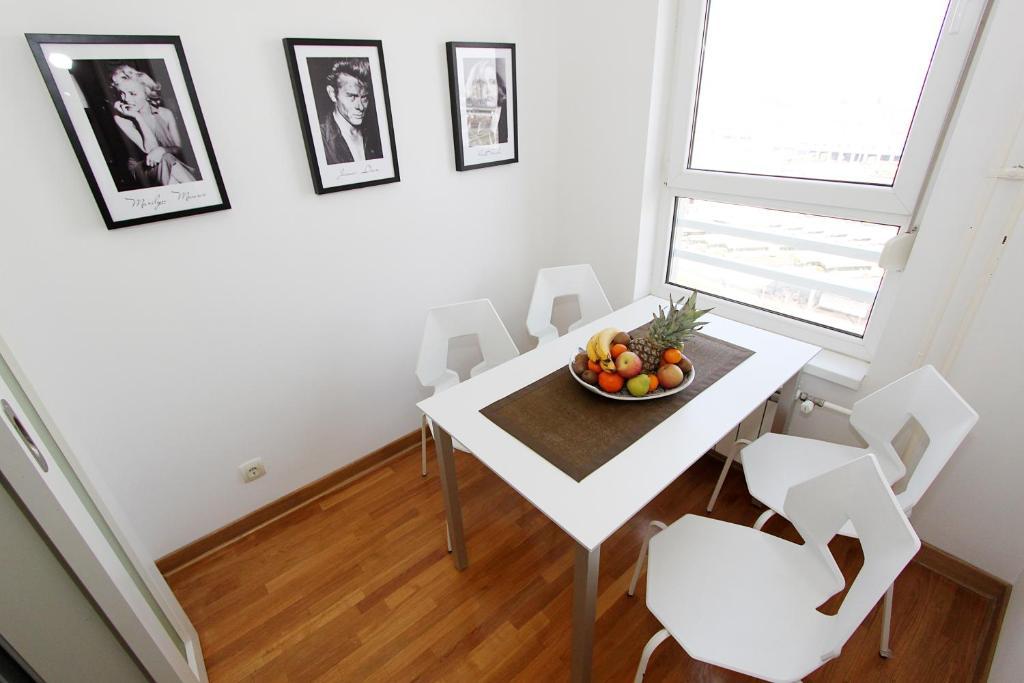 New Belgrade Apartments, Parking 5 Eur Per Day Bilik gambar