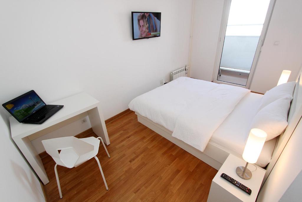 New Belgrade Apartments, Parking 5 Eur Per Day Bilik gambar